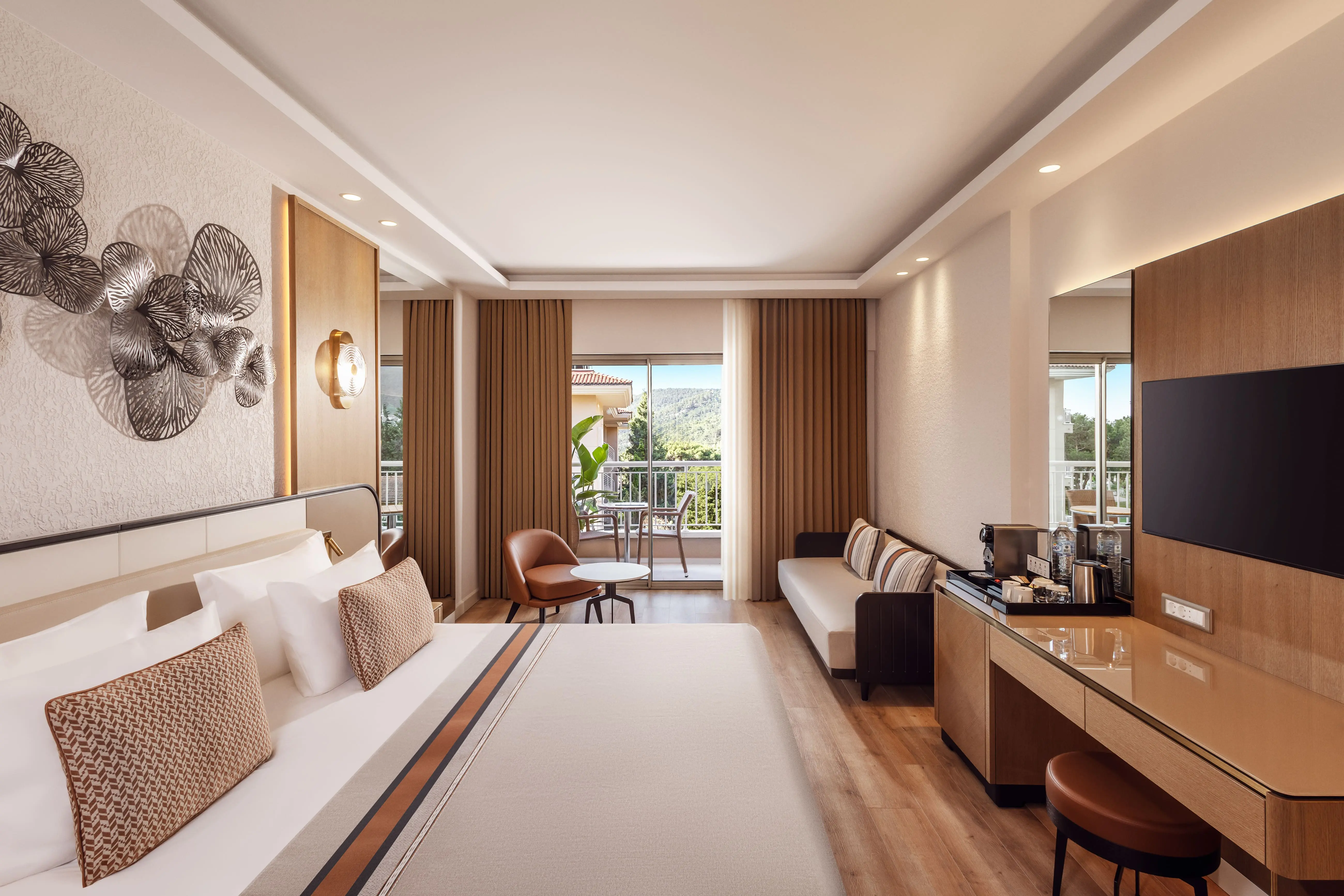 DELUXE ROOM
